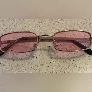 Quay Australia Bright Pink Rectangular Sunglasses Quay Australia Hindsight Oversized Shield Sunglasses Black  main image 3